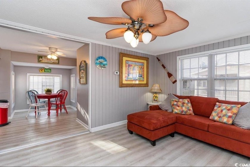 Bright &amp; cheery 2BR/1BA beach cottage, 2024 ROOF &amp; HVAC. Located - photo 10