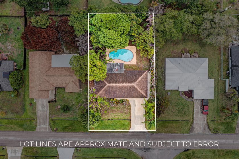 Pool home in Port St. Lucie, set just off Bayshore with easy - photo 2