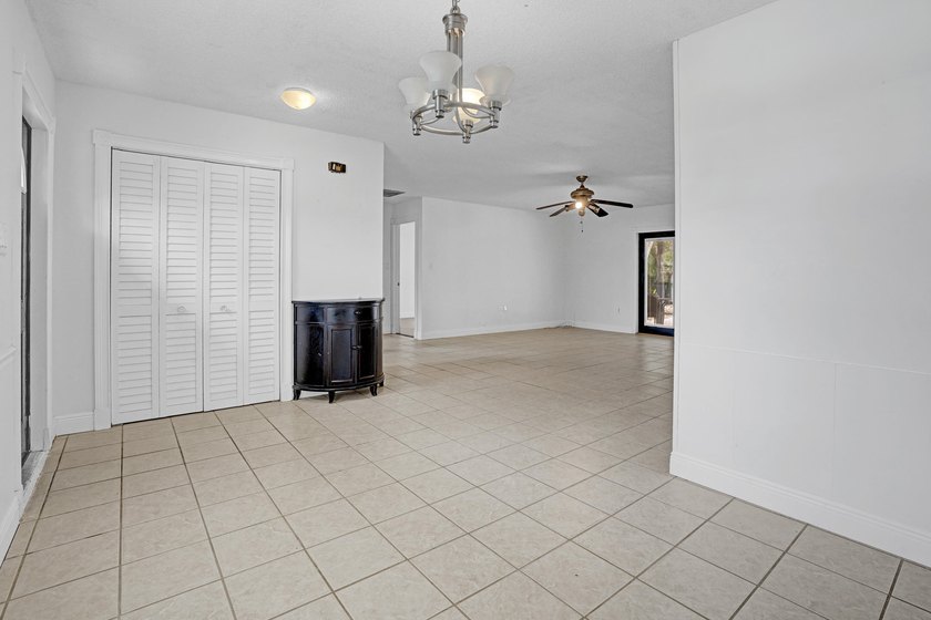 Pool home in Port St. Lucie, set just off Bayshore with easy - photo 7