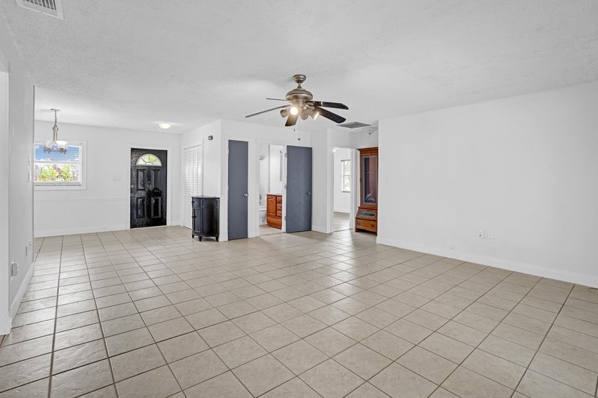 Pool home in Port St. Lucie, set just off Bayshore with easy - photo 8