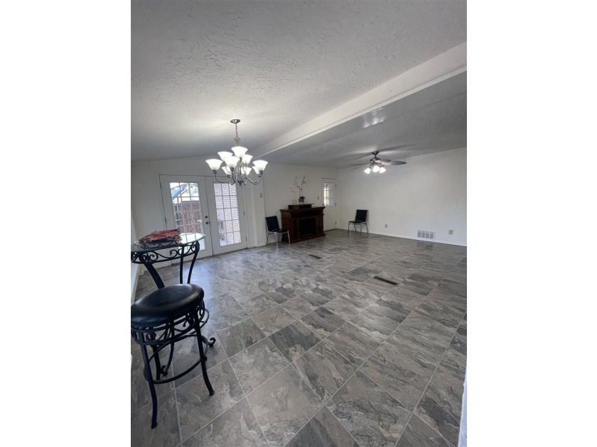 Beautiful &amp; Spacious 5 bedroom, 4 bathrooms, 4 living areas - photo 11
