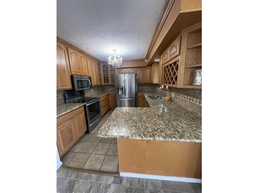 Beautiful &amp; Spacious 5 bedroom, 4 bathrooms, 4 living areas - photo 13