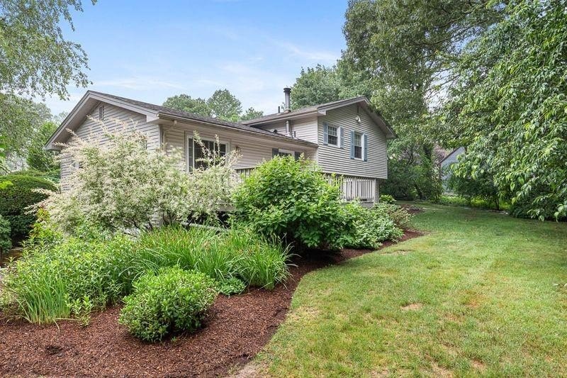 Adorable 3 Bedroom, 2.5 Bath Split-Level in South Road Estates - photo 3