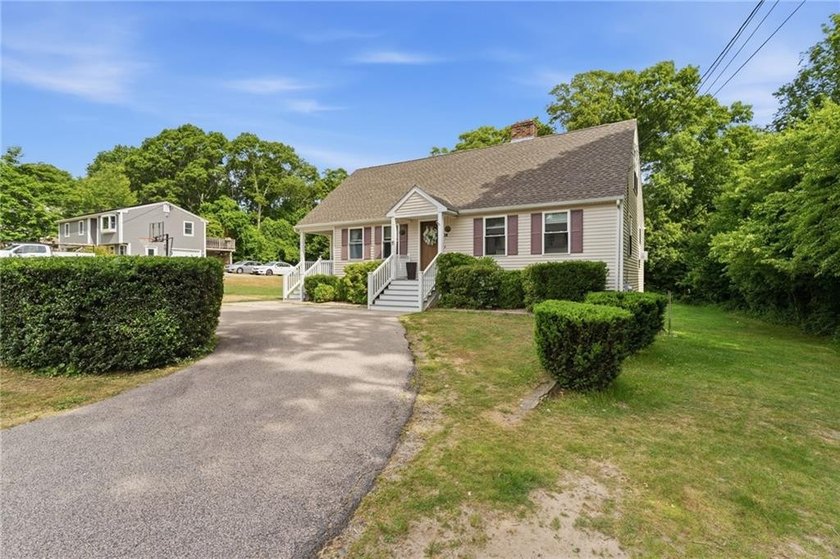 BEAUTIFUL REMODLED CUSTOME CAPE STYLE HOME ON OVER A HALF ACRE - photo 5