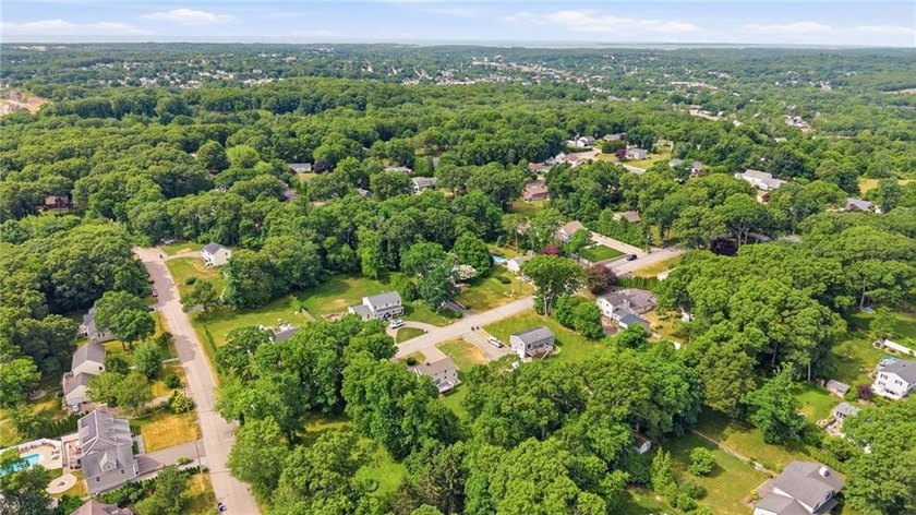 BEAUTIFUL REMODLED CUSTOME CAPE STYLE HOME ON OVER A HALF ACRE - photo 10