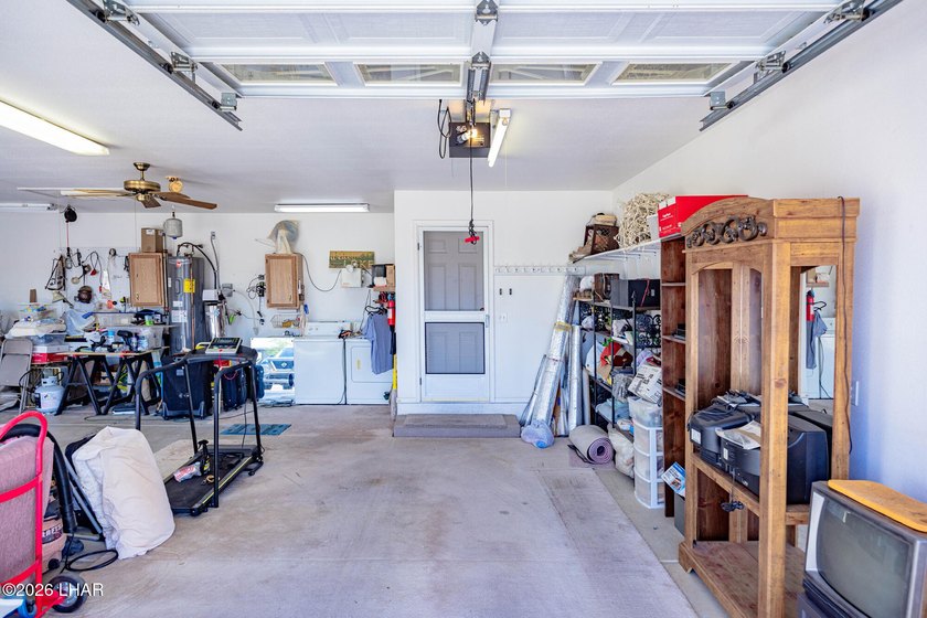 Welcome to this pristine 3BR/2BA home located on a quiet street - photo 20