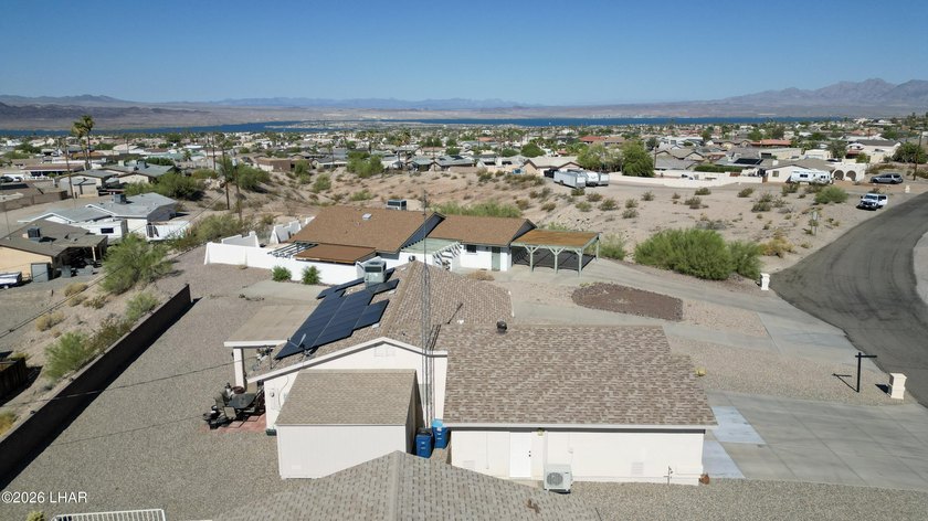 Welcome to this pristine 3BR/2BA home located on a quiet street - photo 32