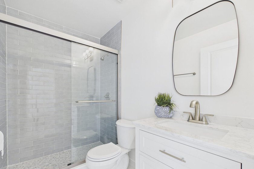 Nestled in the heart of Jupiter, this turnkey CBS townhouse has - photo 18