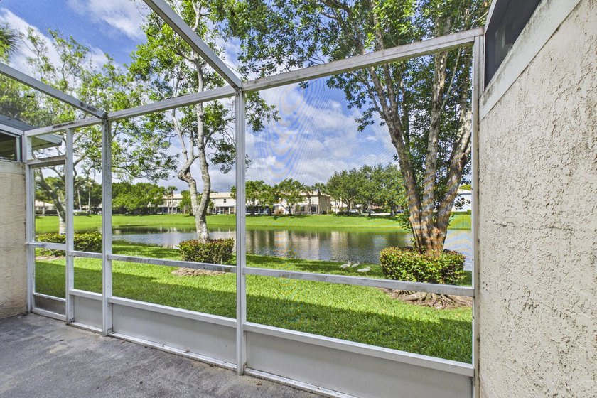 Nestled in the heart of Jupiter, this turnkey CBS townhouse has - photo 19