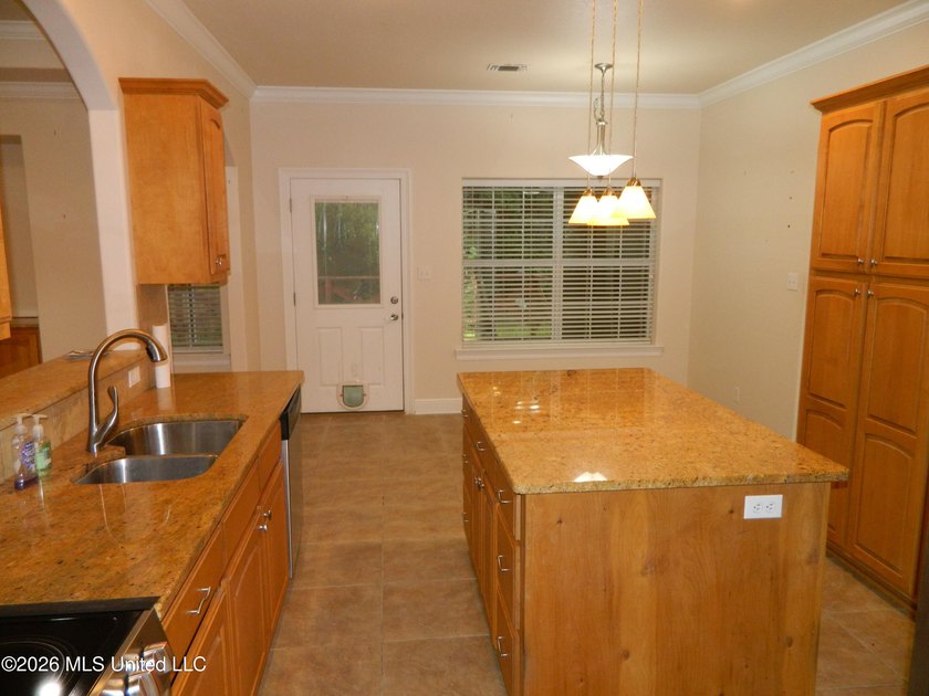 Nice ranch home, 3 bedroom, 2 bath, split bedroom plan, all - photo 21