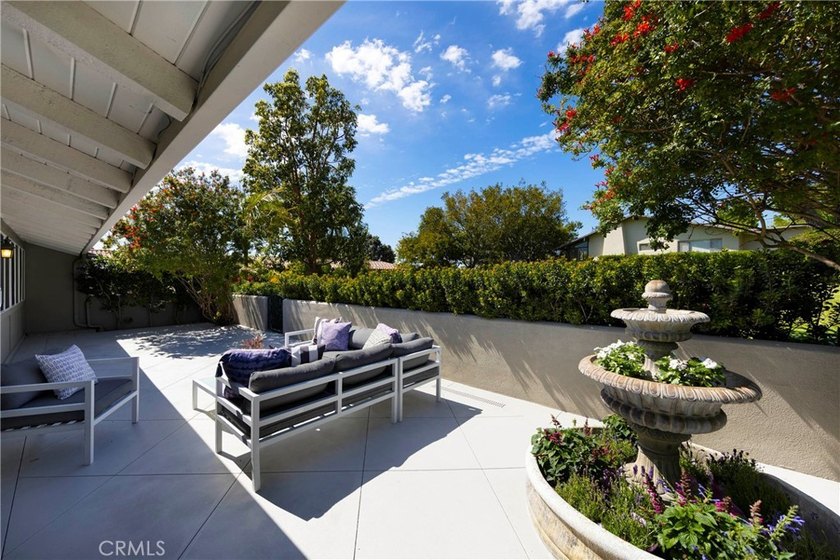 SINGLE-LEVEL LIVING! Welcome to 2102 Vista Entrada, an updated - photo 23