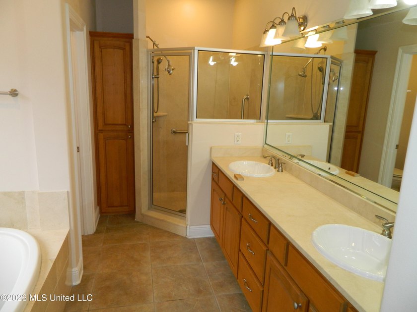 Nice ranch home, 3 bedroom, 2 bath, split bedroom plan, all - photo 24