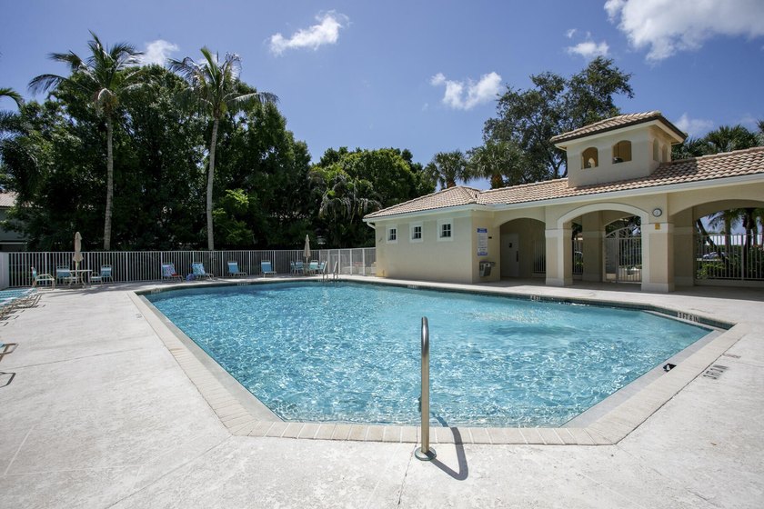 Nestled in the heart of Jupiter, this turnkey CBS townhouse has - photo 28