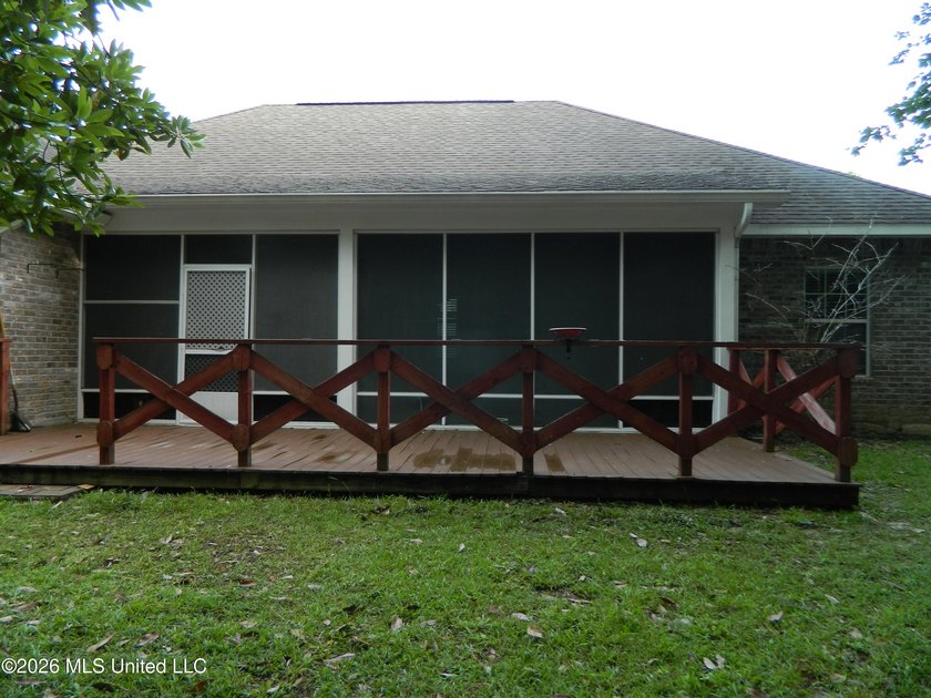 Nice ranch home, 3 bedroom, 2 bath, split bedroom plan, all - photo 41