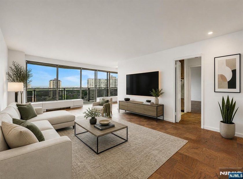 Rare opportunity to renovate and customize this high-floor - photo 4