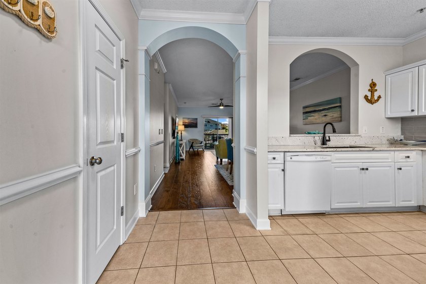 Impeccably maintained and beautifully upgraded 2-bedroom, 2-bath - photo 10
