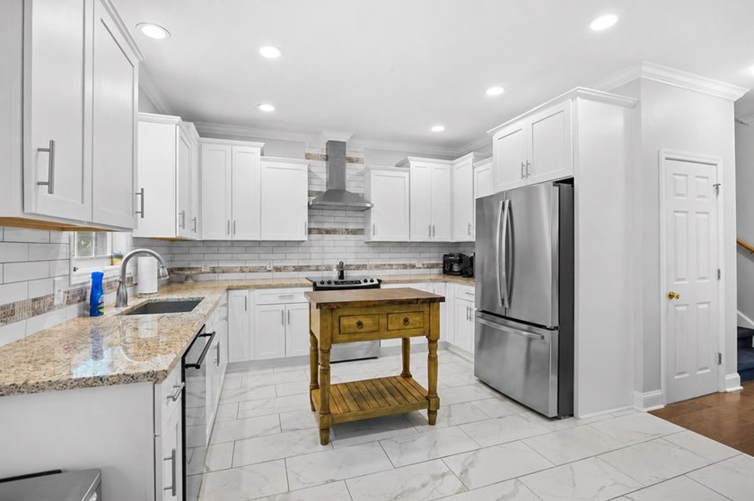 LOCATION! LOCATION! LOCATION! East of Highway 17 and offered at - photo 10