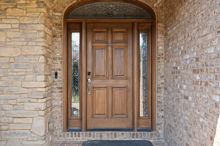 Welcome to this stunning 5-bedroom, 4.5-bathroom home located in - photo 8