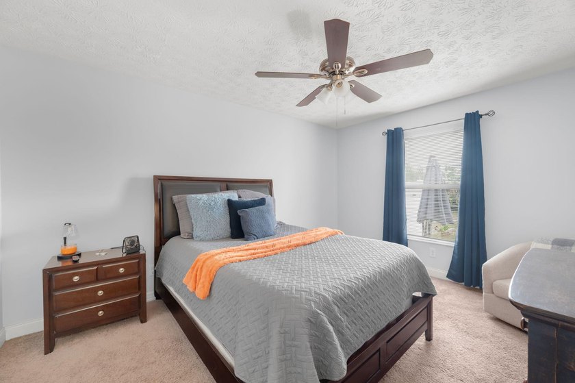 Welcome home to this beautifully updated 3-bedroom, 2-bathroom - photo 18
