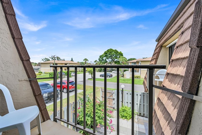 Welcome to this charming 2-bedroom, 1.5-bath townhouse featuring - photo 19