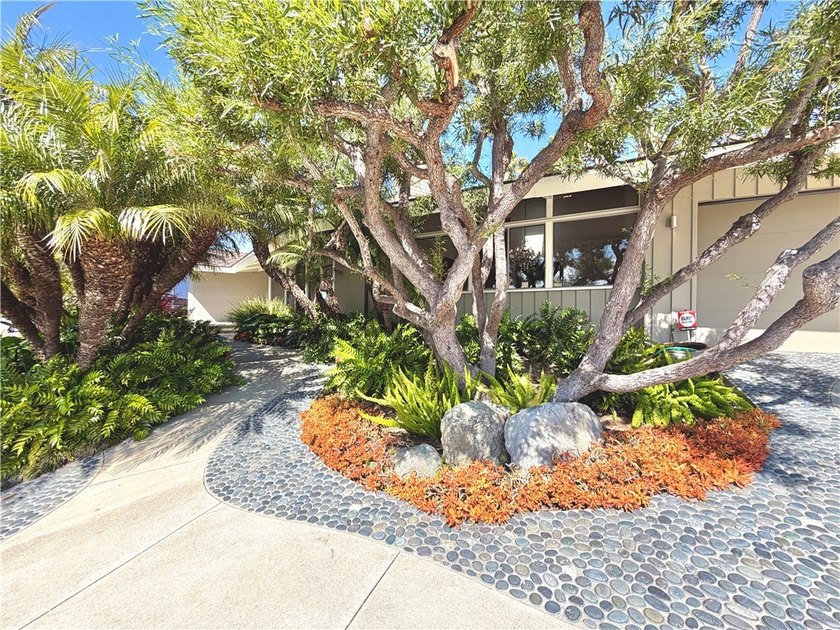 This stunning, single story Mid Century home is located in the - photo 20