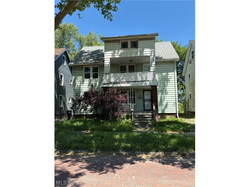 Attention investors - don't miss this value-add duplex on - photo 2