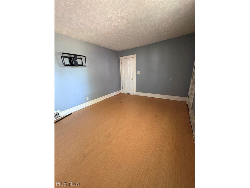 Attention investors - don't miss this value-add duplex on - photo 6