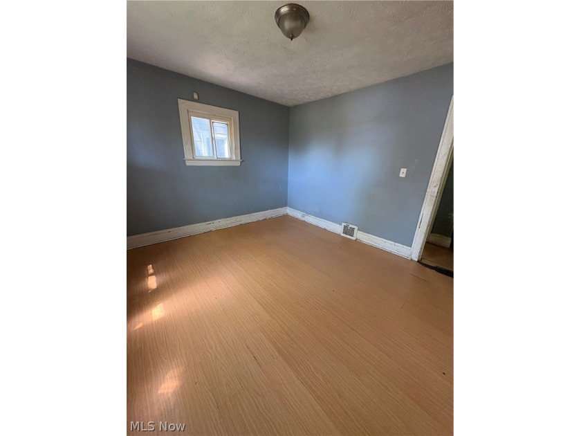 Attention investors - don't miss this value-add duplex on - photo 7