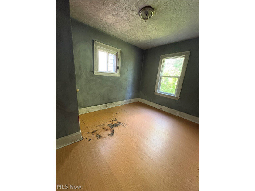Attention investors - don't miss this value-add duplex on - photo 9