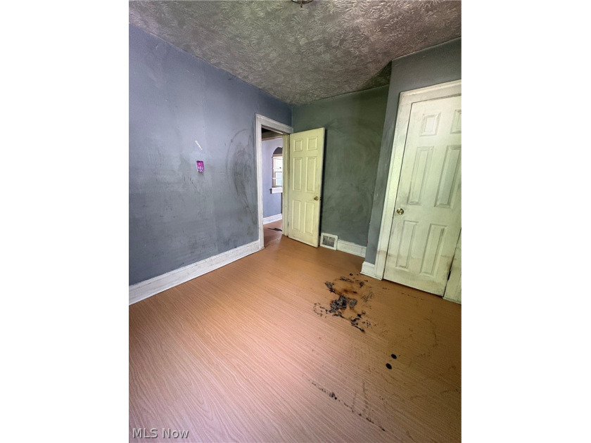 Attention investors - don't miss this value-add duplex on - photo 10