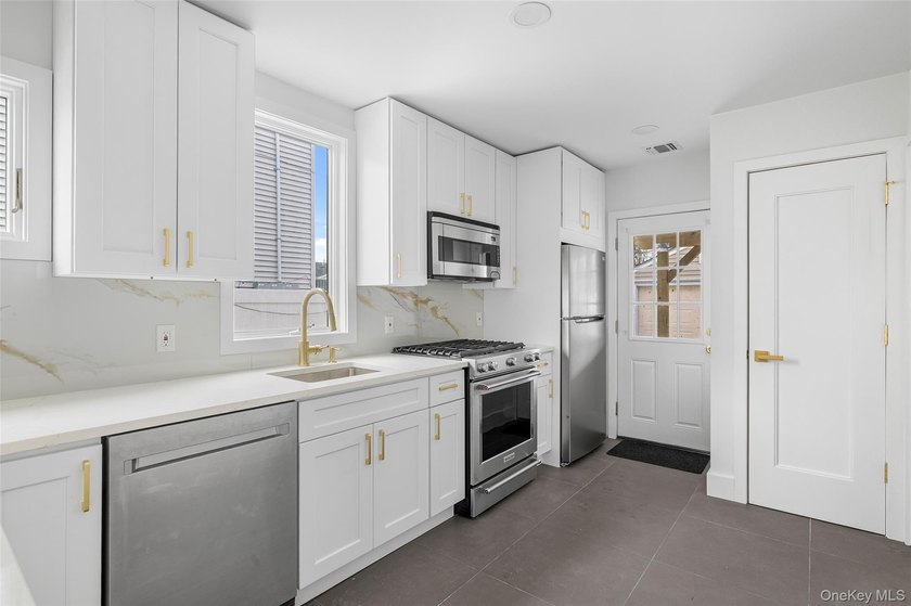BRAND NEW !!- COMPLETELY RENOVATED-2 BEDROOM, 2 FULL BATHROOM - photo 15