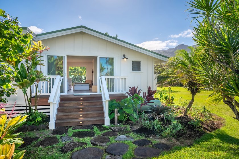 Five standalone beach cottages on three legal parcels, totaling - photo 22
