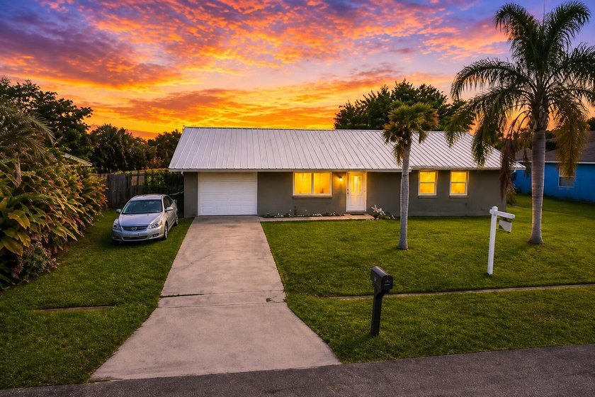 This beautiful CBS home features a 2021 metal roof, spacious - photo 2