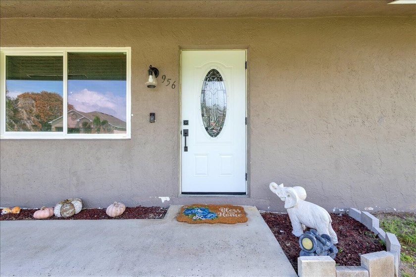 This beautiful CBS home features a 2021 metal roof, spacious - photo 8