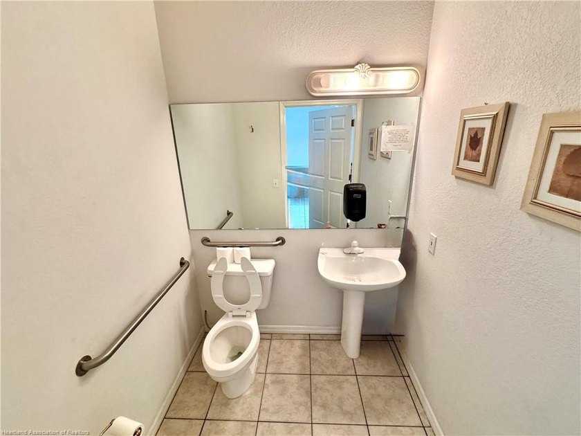 Located in the heart of Sebring, this 6,816sf building sits on 1 - photo 30