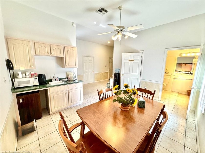 Located in the heart of Sebring, this 6,816sf building sits on 1 - photo 32