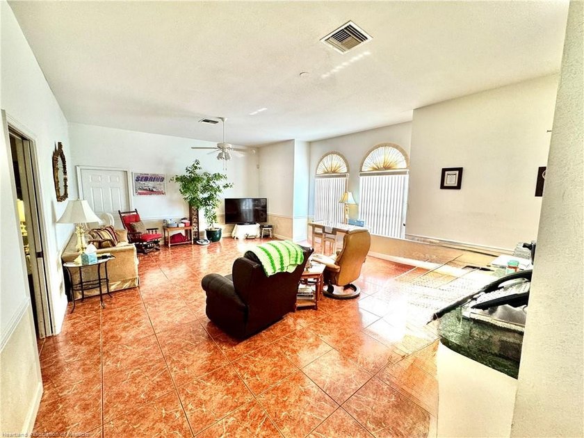 Located in the heart of Sebring, this 6,816sf building sits on 1 - photo 35