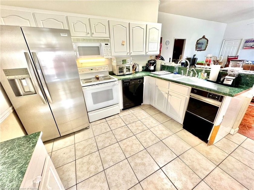 Located in the heart of Sebring, this 6,816sf building sits on 1 - photo 38
