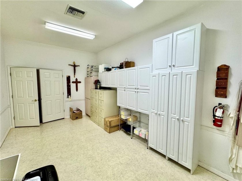Located in the heart of Sebring, this 6,816sf building sits on 1 - photo 42