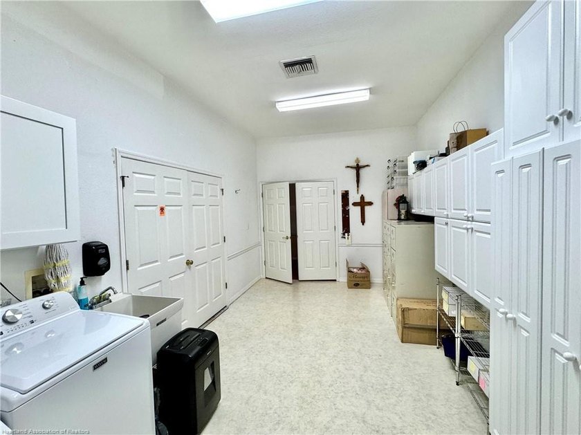 Located in the heart of Sebring, this 6,816sf building sits on 1 - photo 45