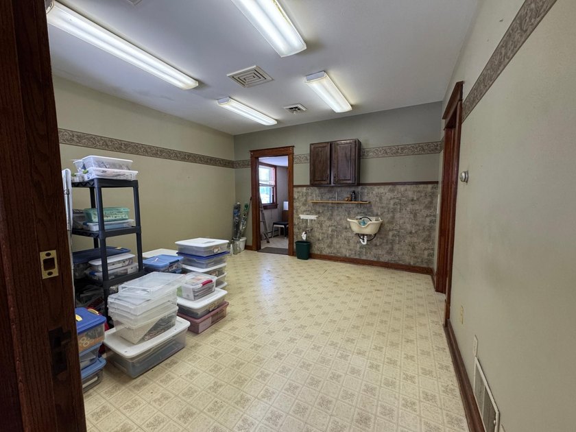 Prime corner location on main commercial corridor in Crandon - photo 10