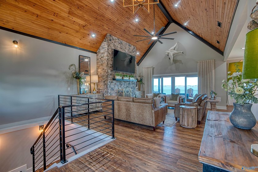 Stunning Weiss Lake retreat on 1.56 acres with 555 ft of - photo 4