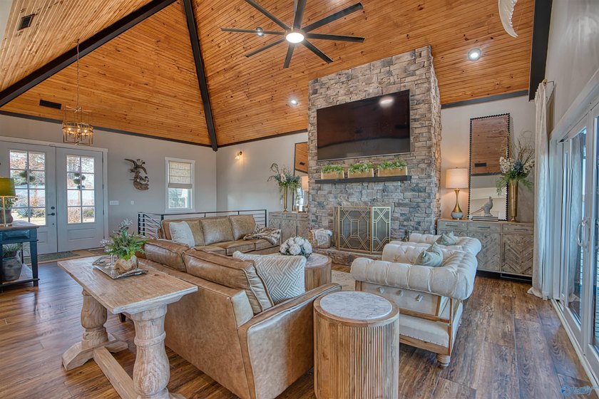 Stunning Weiss Lake retreat on 1.56 acres with 555 ft of - photo 6