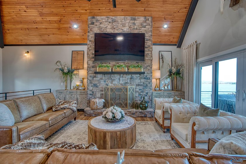 Stunning Weiss Lake retreat on 1.56 acres with 555 ft of - photo 7