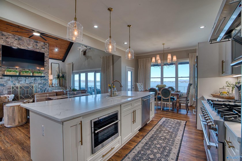 Stunning Weiss Lake retreat on 1.56 acres with 555 ft of - photo 10