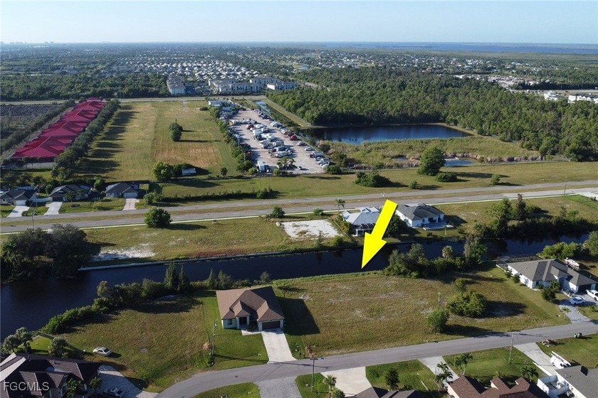 Triple lot (15,000 sqft) with a NEW 2021 seawall! Discover the - photo 7