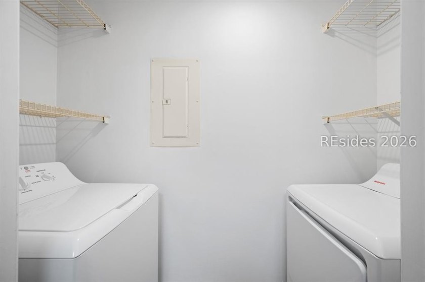 Welcome home to this inviting newly remodled 3 bedroom, 2 - photo 11