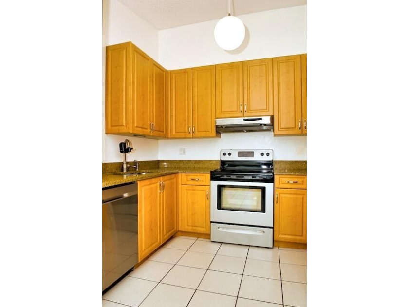 Beautiful home perfect for first-time buyers! This 3 bedroom - photo 4