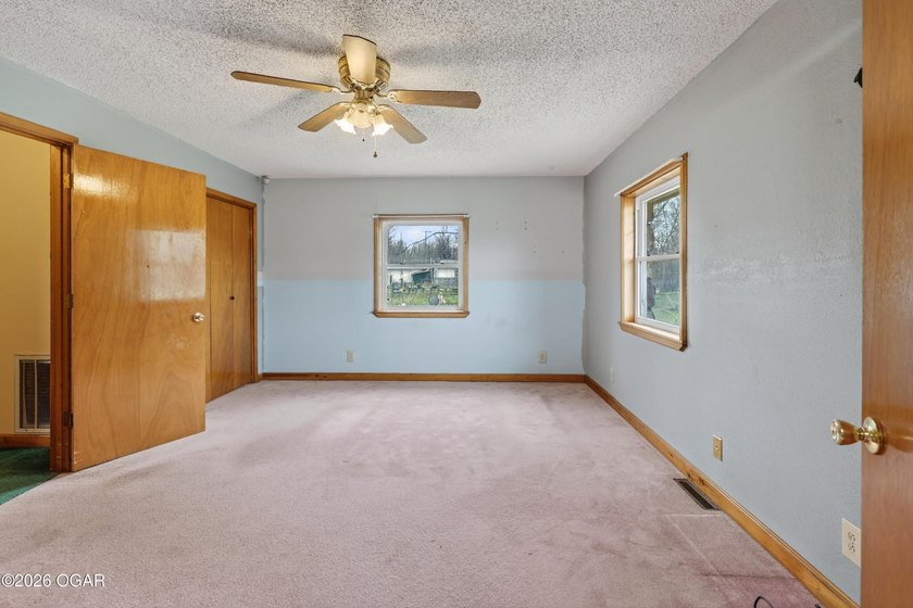 Welcome home to this solid 3-bedroom, 2.5-bath brick home - photo 20