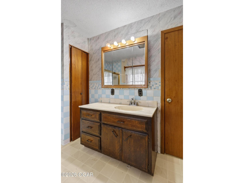 Welcome home to this solid 3-bedroom, 2.5-bath brick home - photo 29